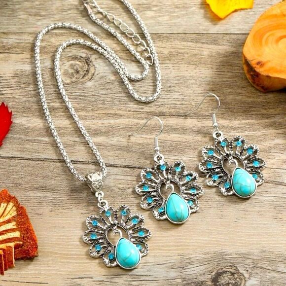 ✨🆕✨ BoHo Peacock Turquoise Decor Stones 3pc Necklace Set✨ - Picture 1 of 9